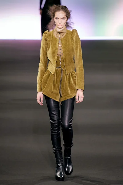 Look 17